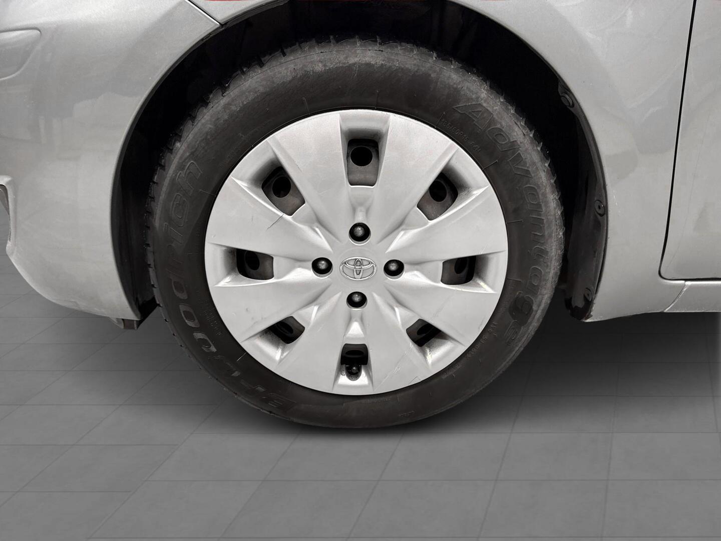 TOYOTA Yaris 2009