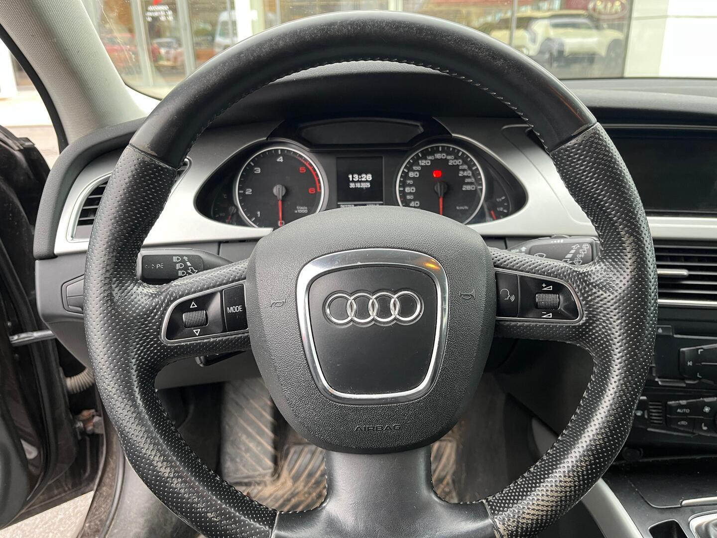 AUDI A4 2011