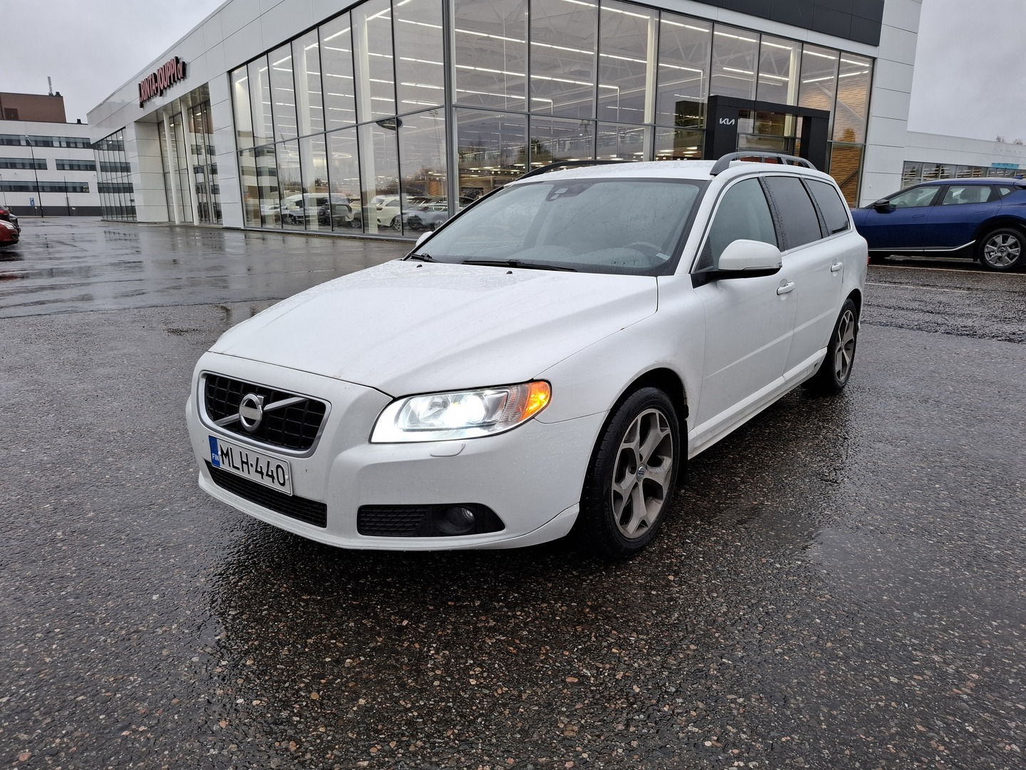 VOLVO V70 2013