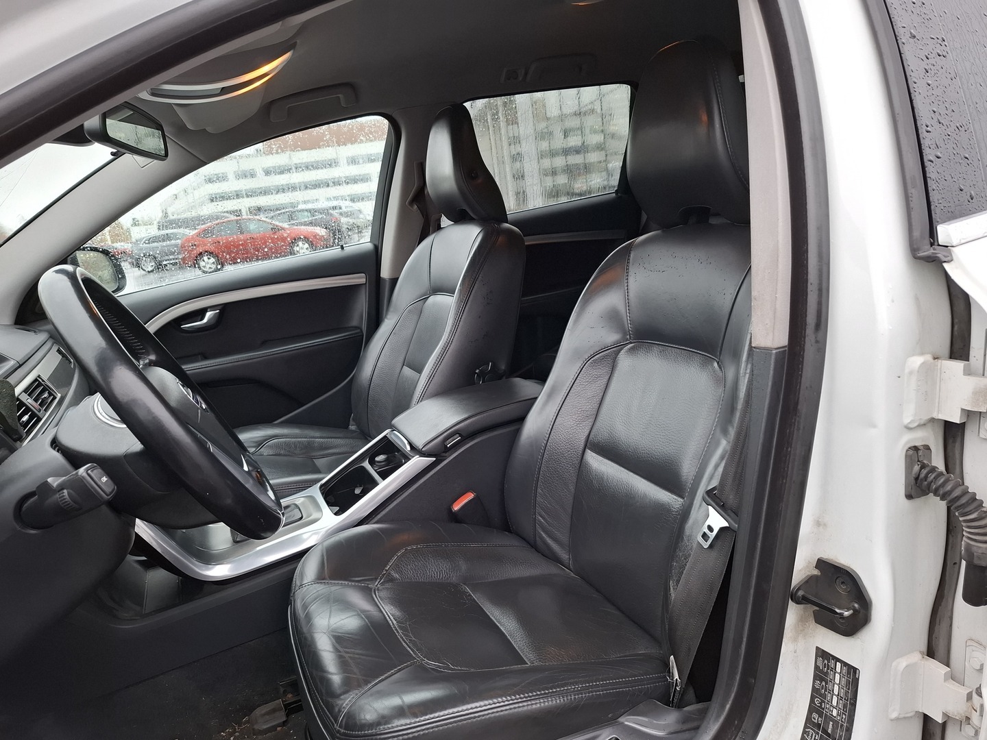 VOLVO V70 2013