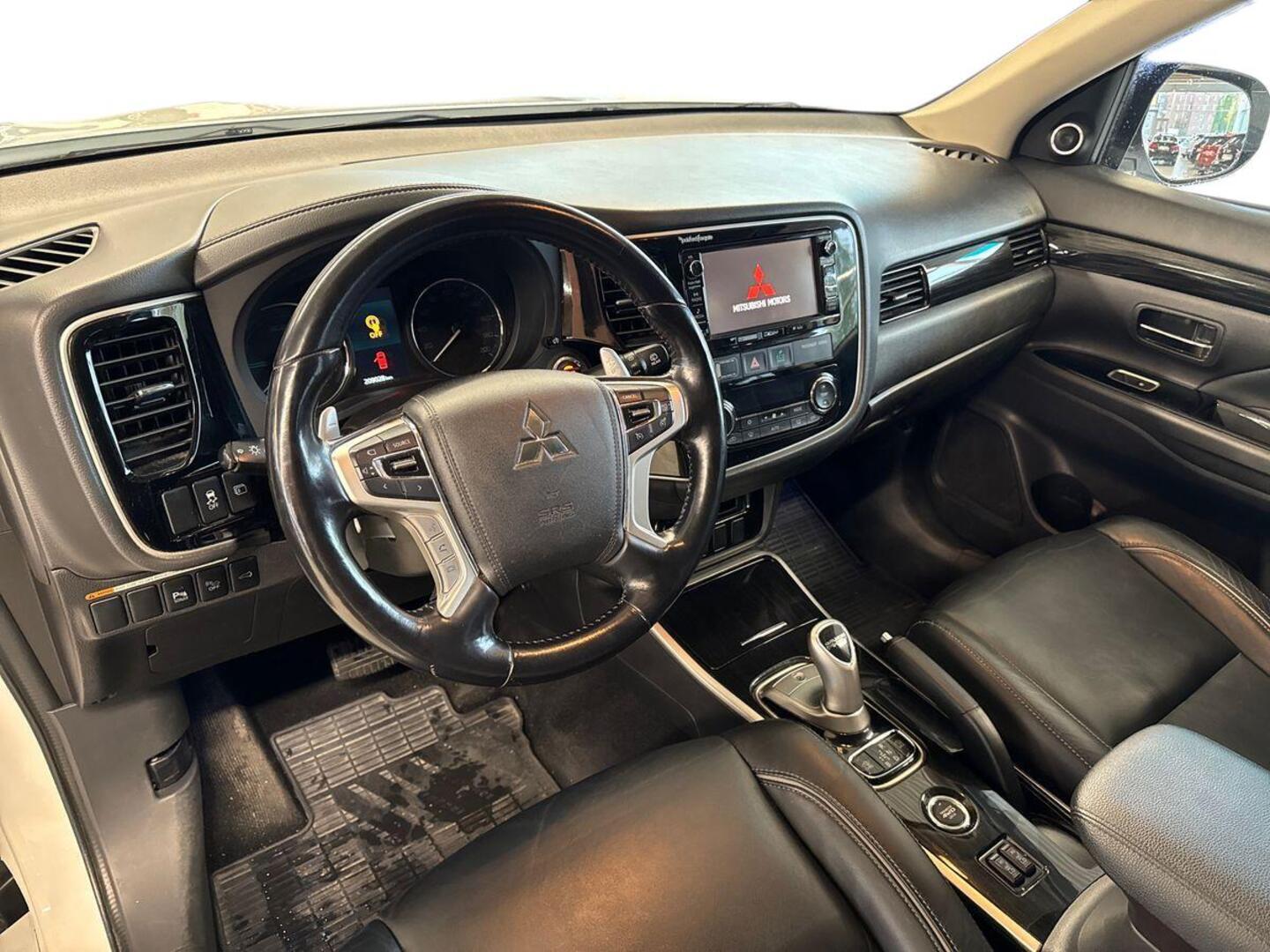 MITSUBISHI Outlander PHEV 2015