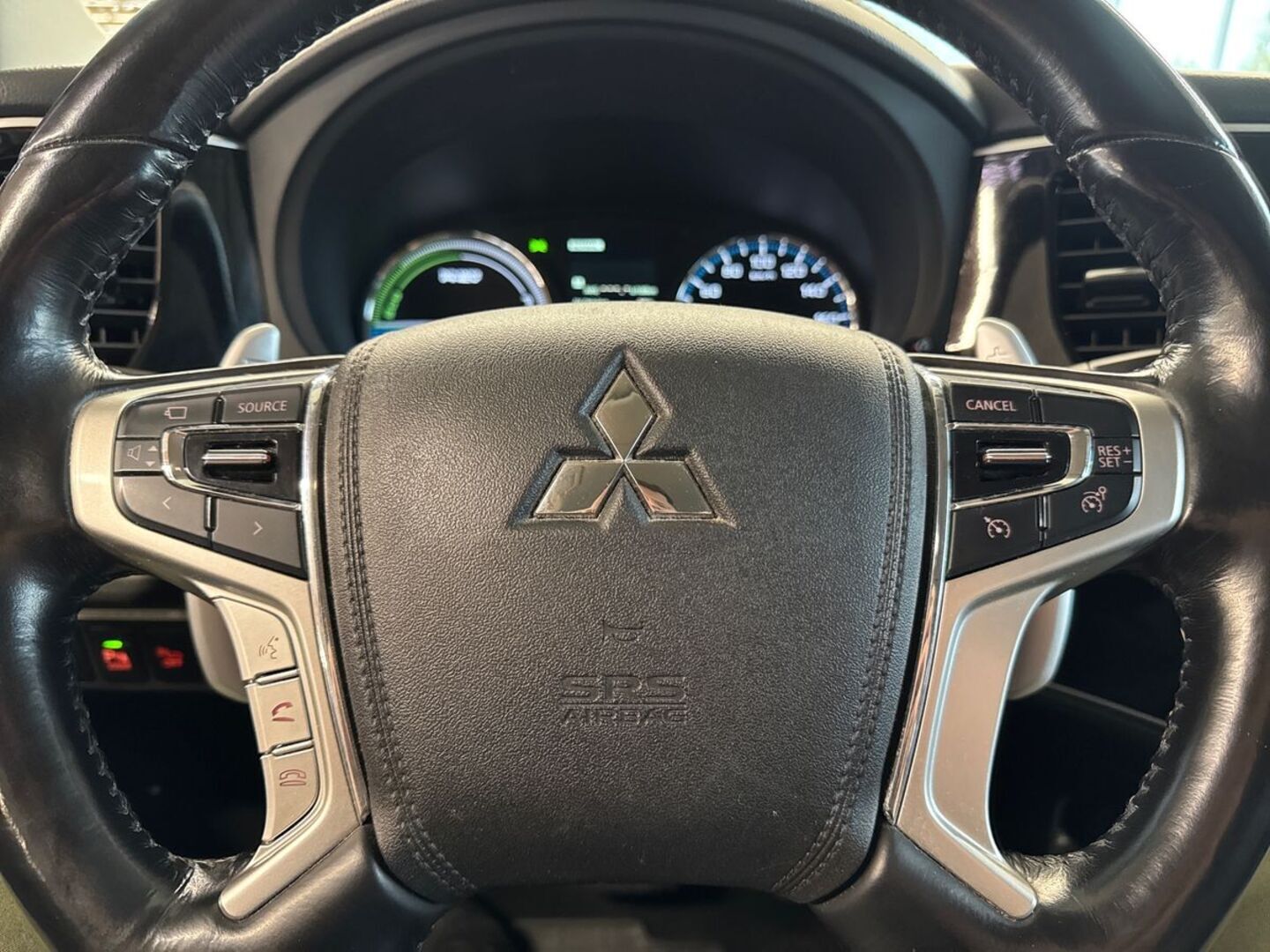 MITSUBISHI Outlander PHEV 2015