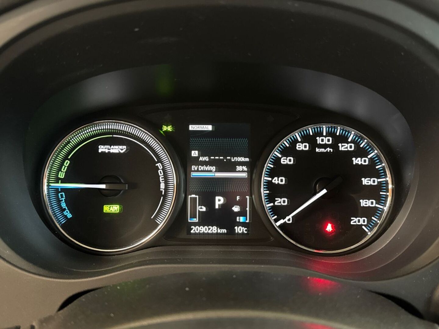 MITSUBISHI Outlander PHEV 2015