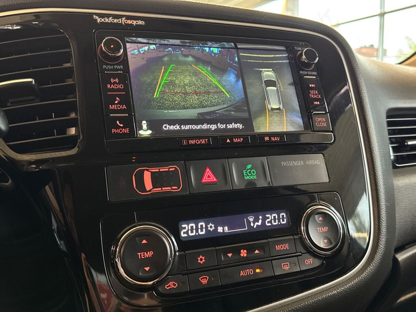 MITSUBISHI Outlander PHEV 2015