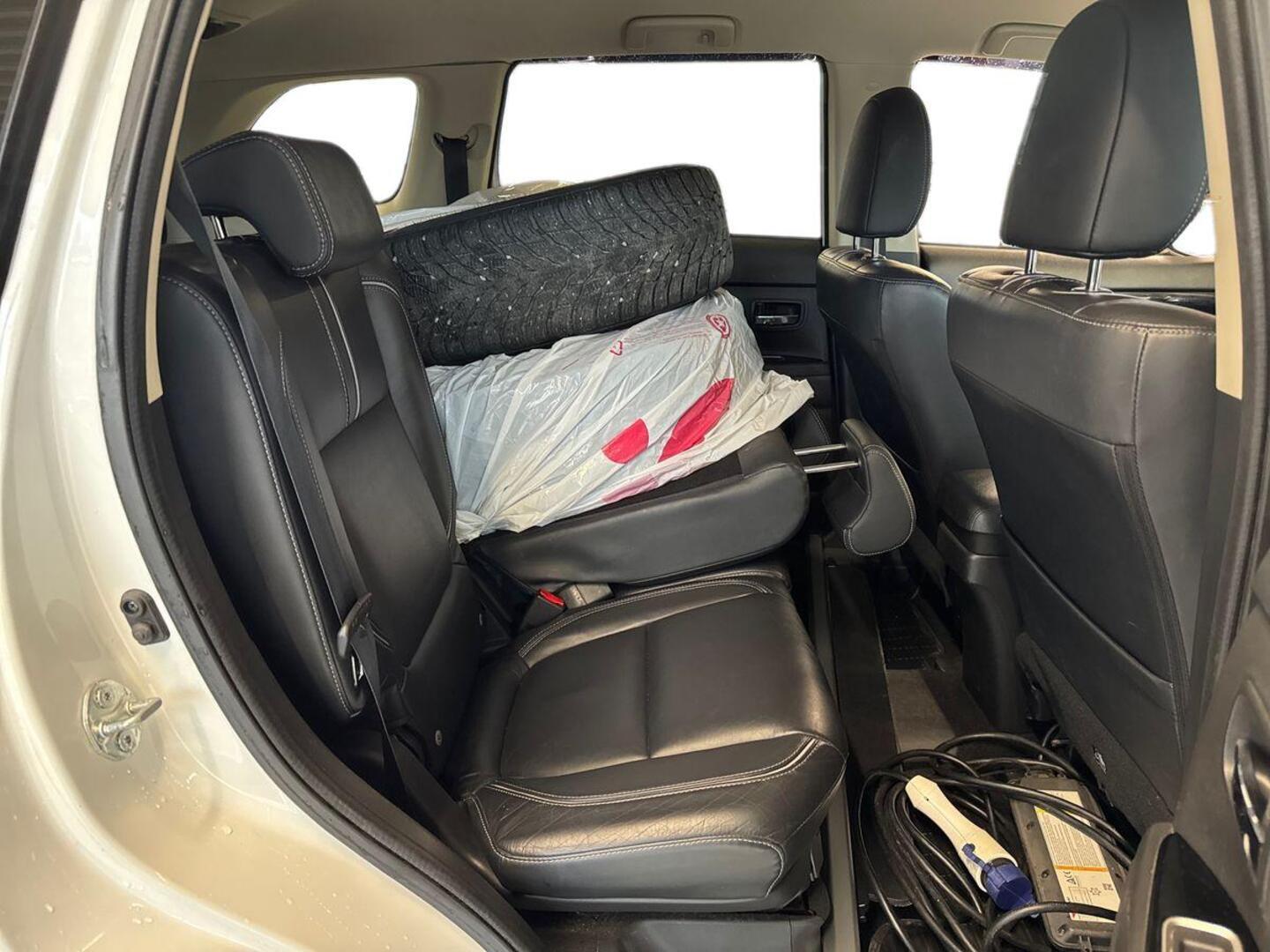 MITSUBISHI Outlander PHEV 2015