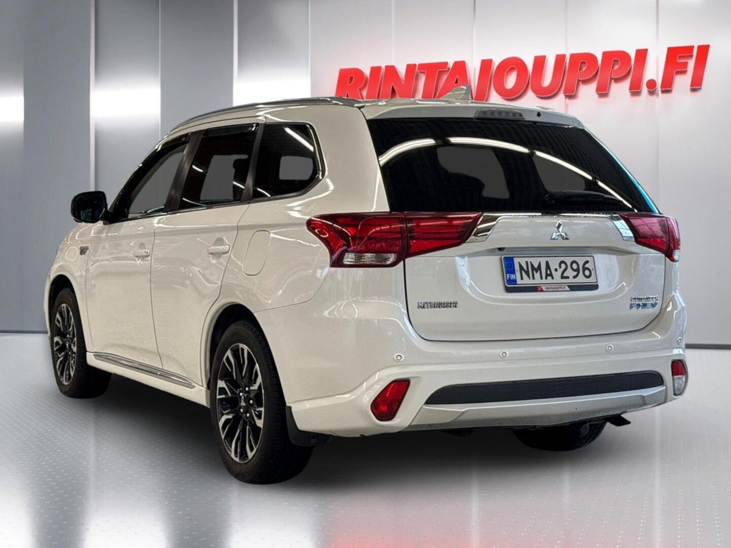 MITSUBISHI Outlander PHEV 2015