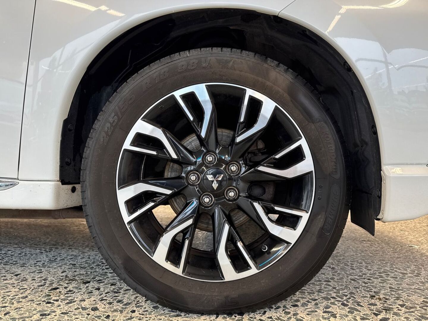 MITSUBISHI Outlander PHEV 2015