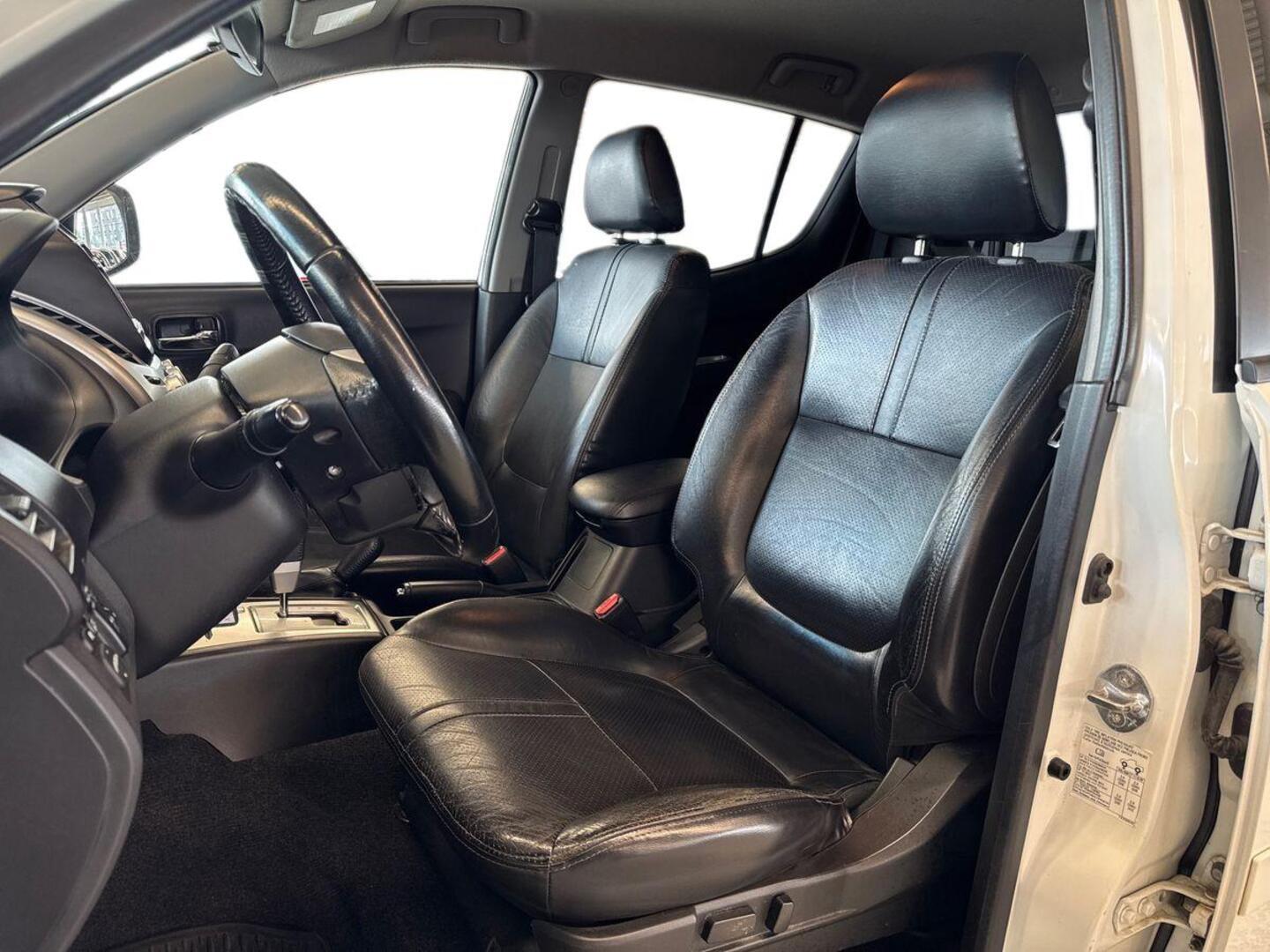 MITSUBISHI L200 2015