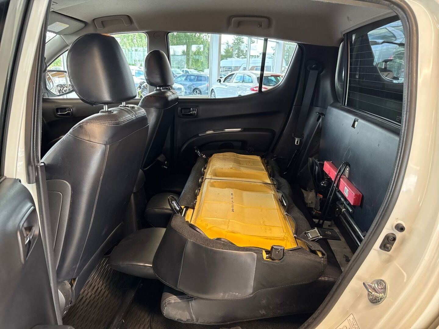 MITSUBISHI L200 2015