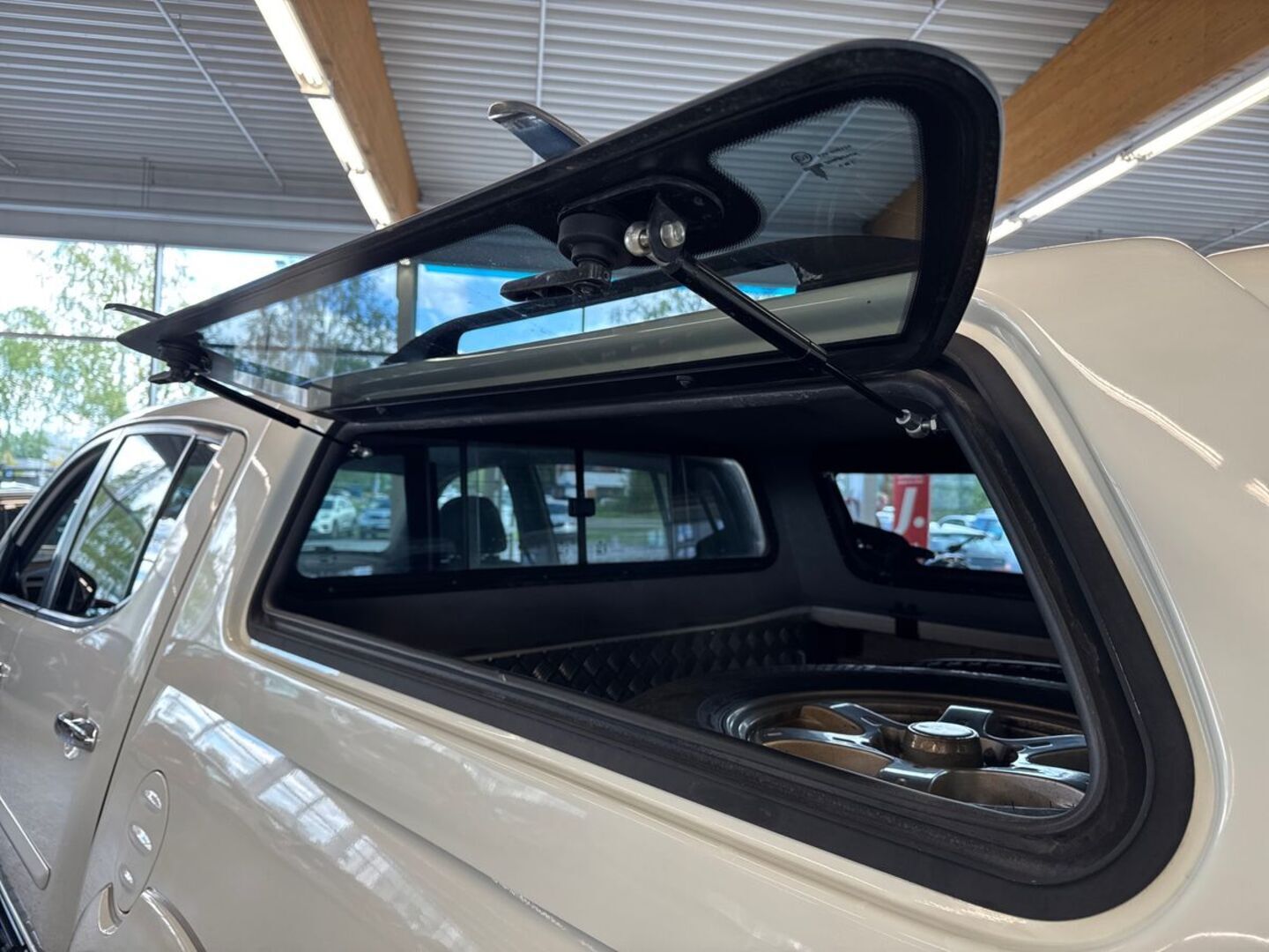 MITSUBISHI L200 2015