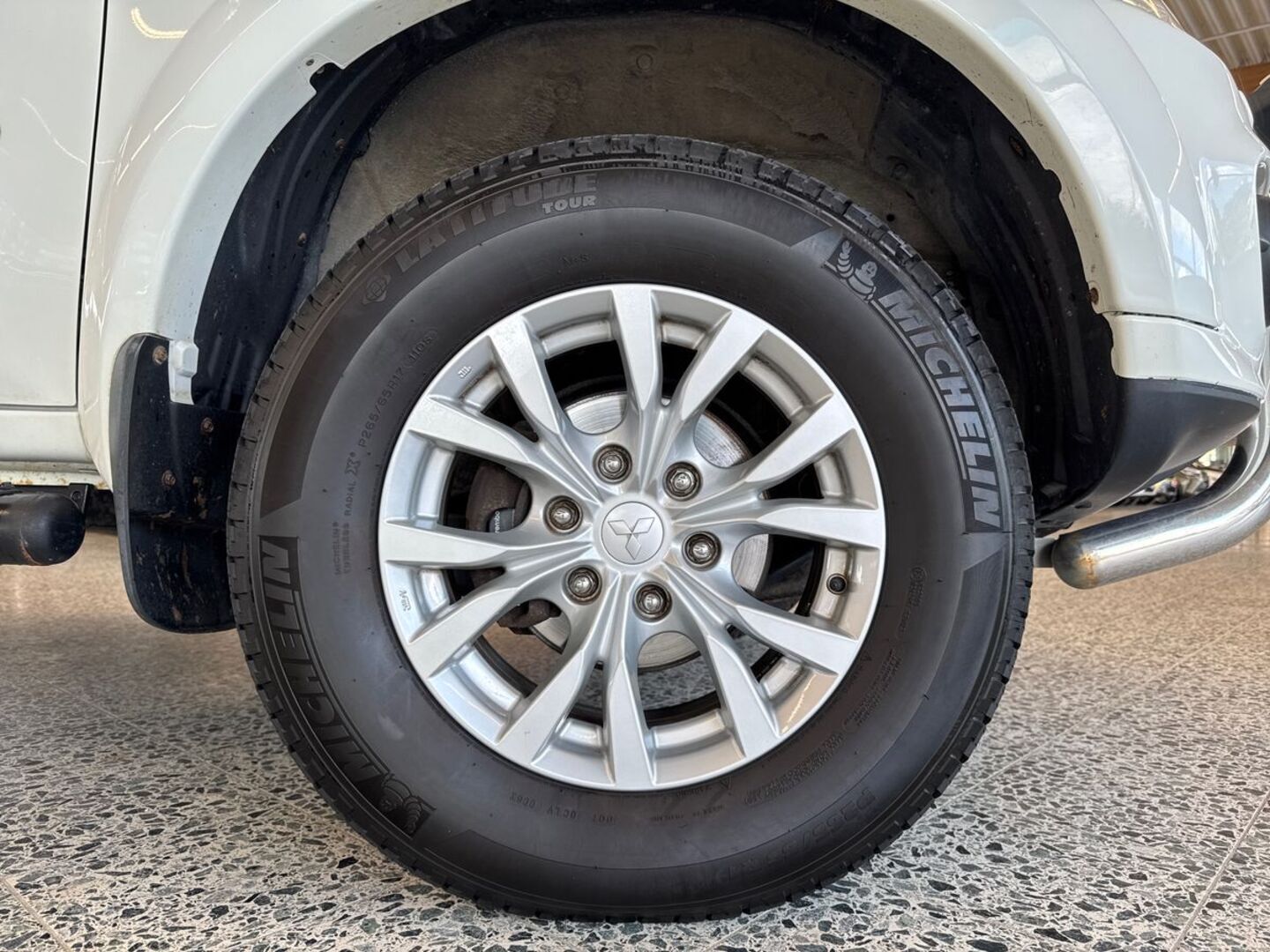 MITSUBISHI L200 2015