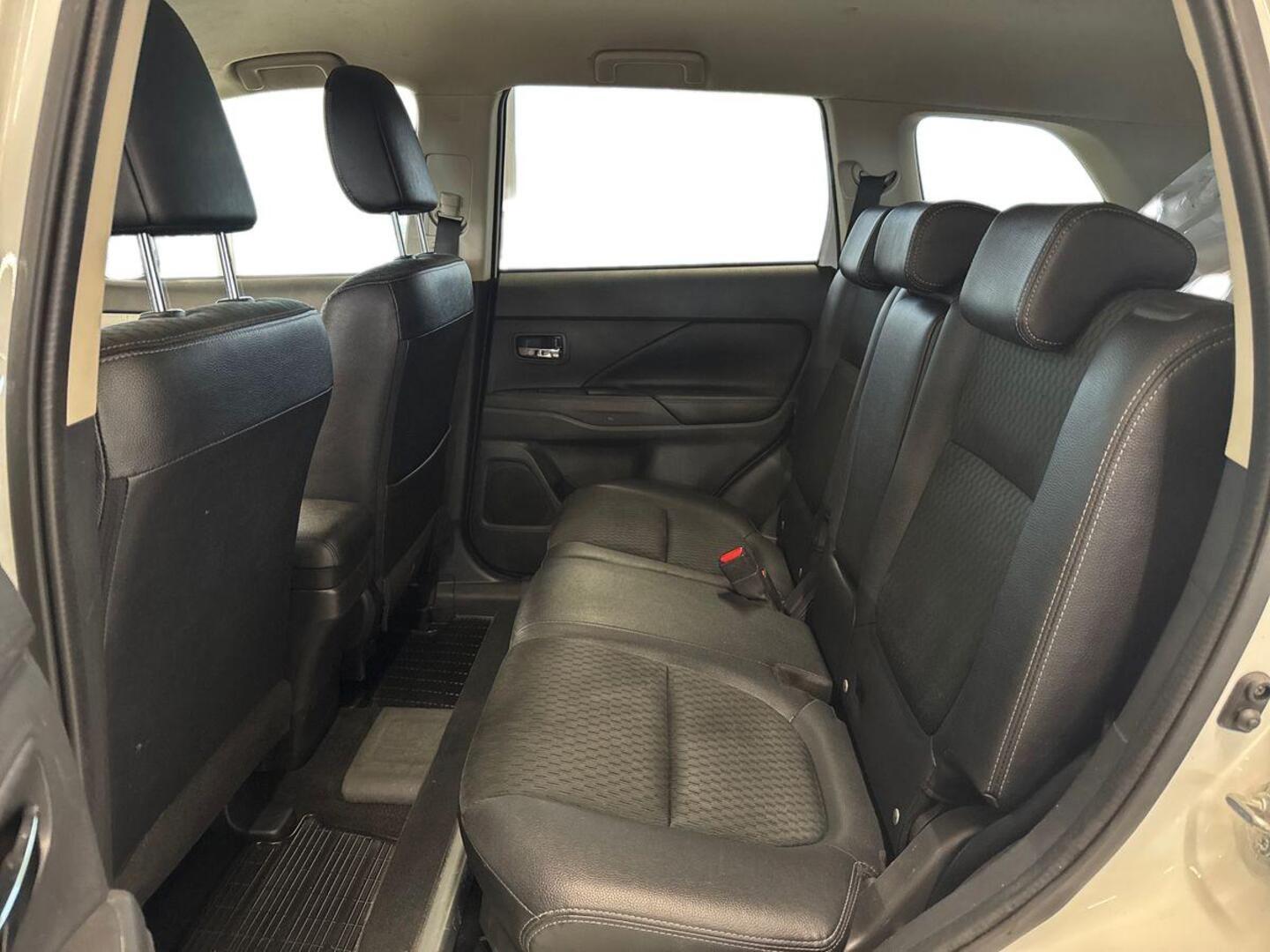 MITSUBISHI Outlander 2014