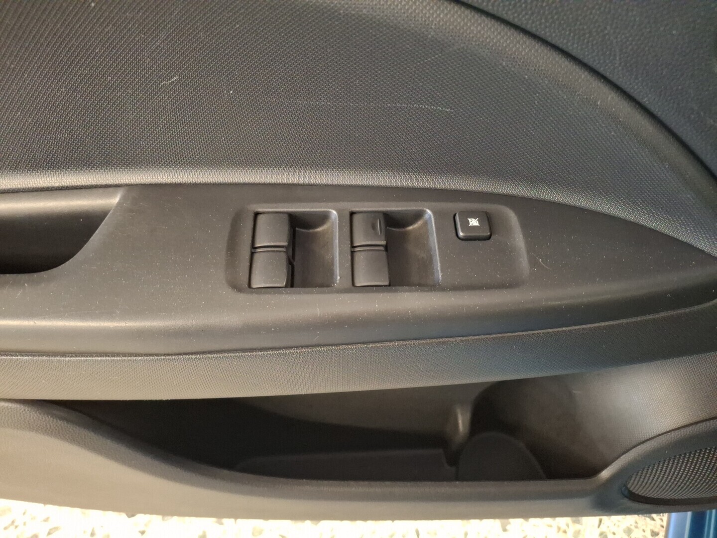 MITSUBISHI Space Star 2015