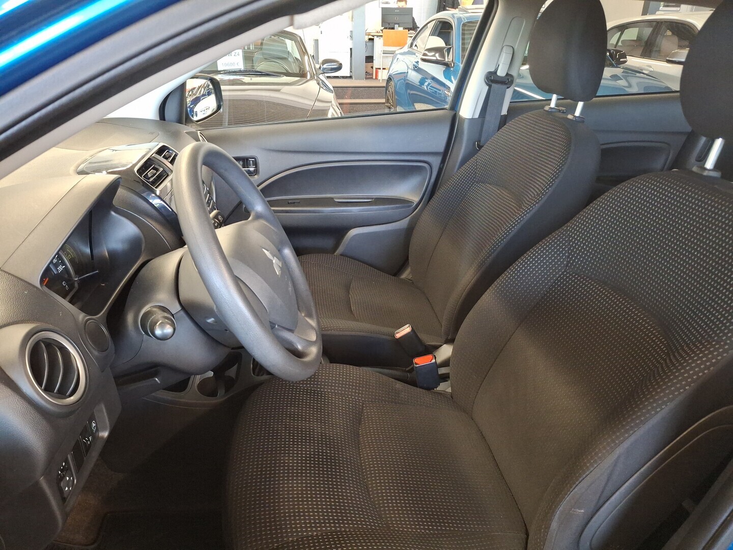 MITSUBISHI Space Star 2015