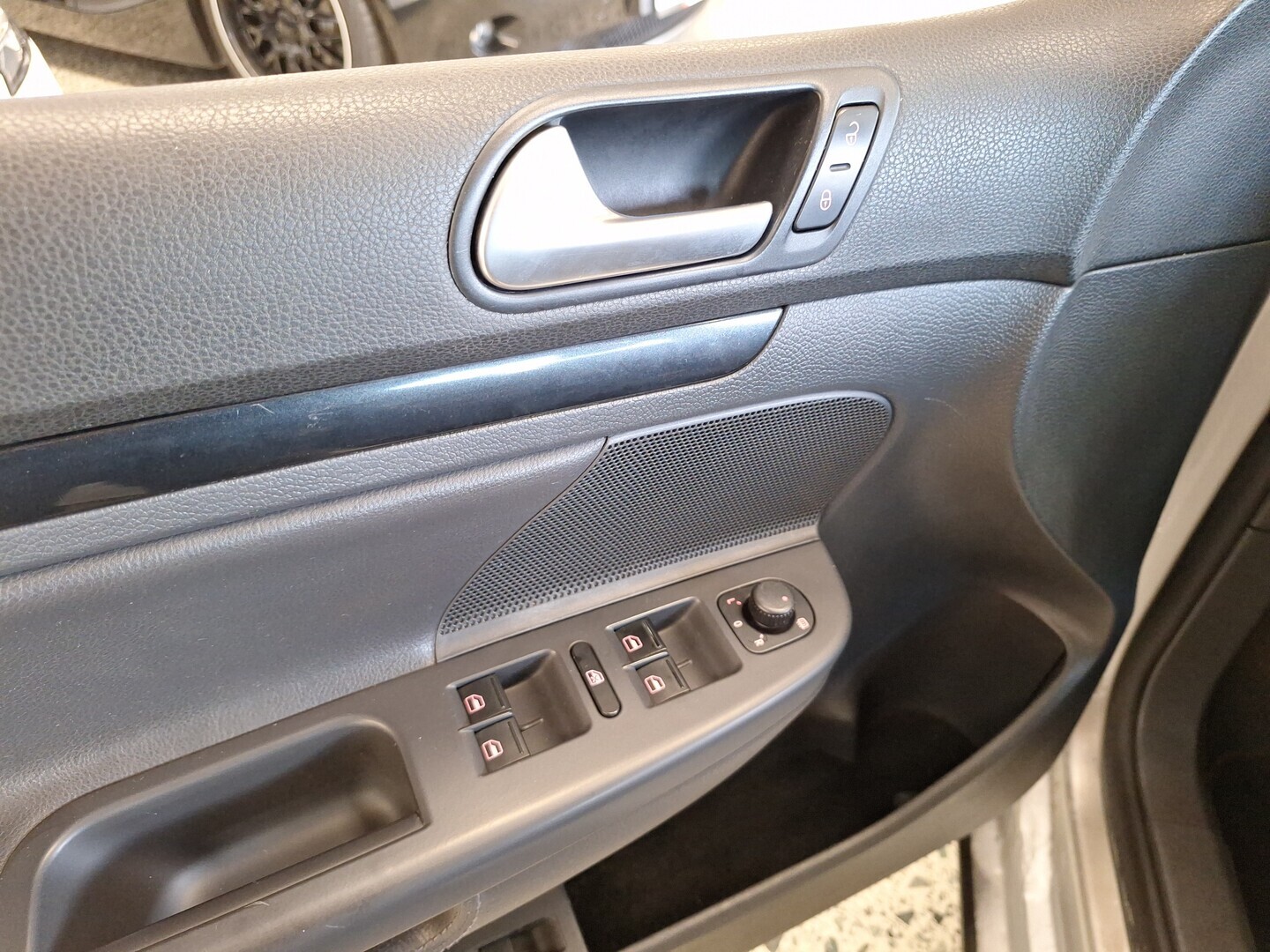 VOLKSWAGEN Golf 2007