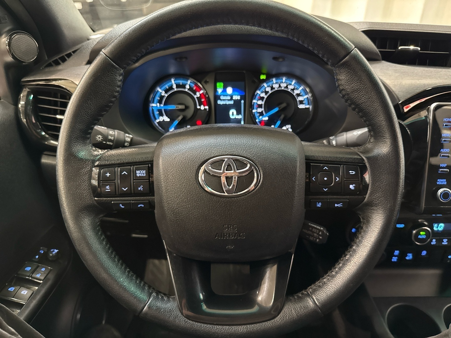 TOYOTA Hilux 2021