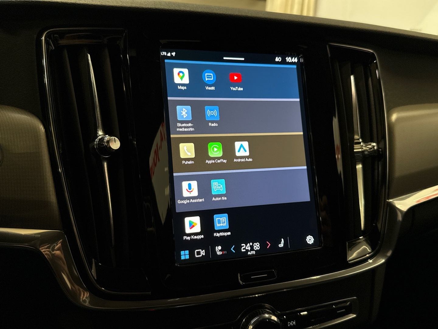 VOLVO V90 2023