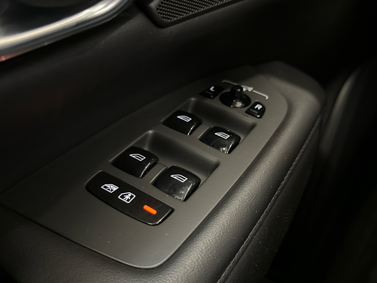VOLVO V90 2023