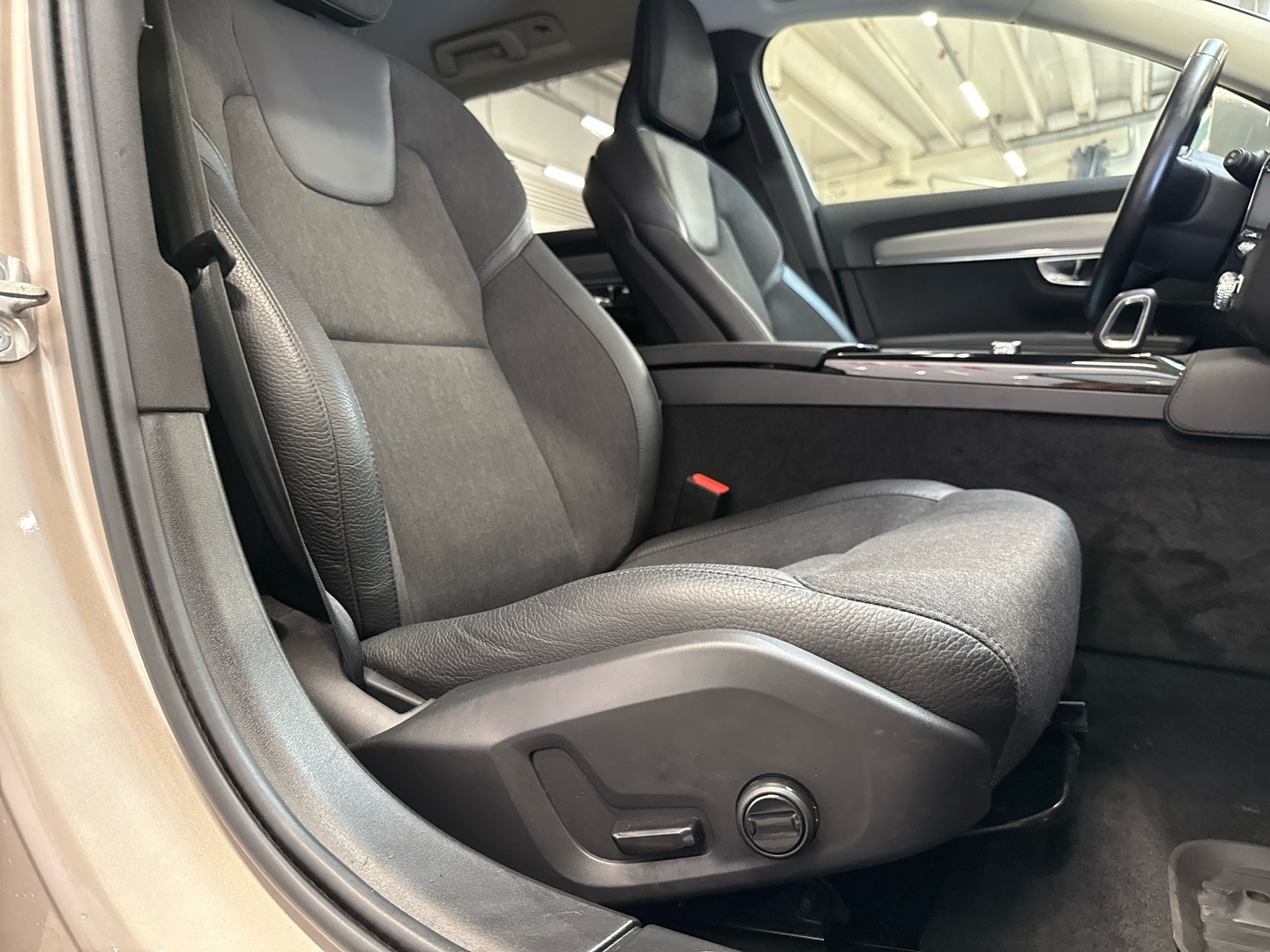 VOLVO V90 2023