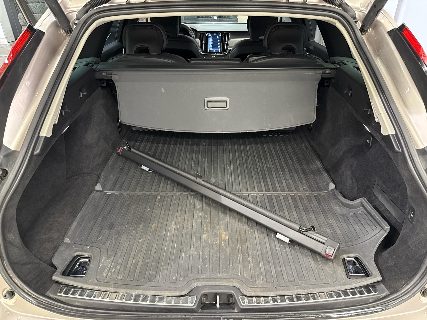 VOLVO V90 2023