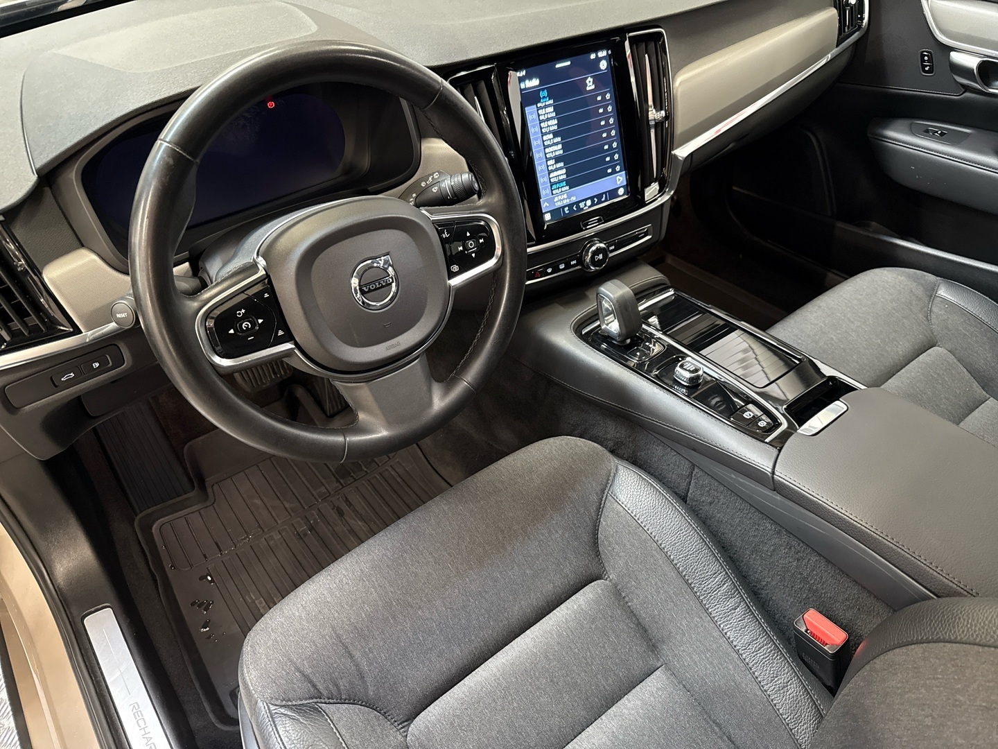 VOLVO V90 2023