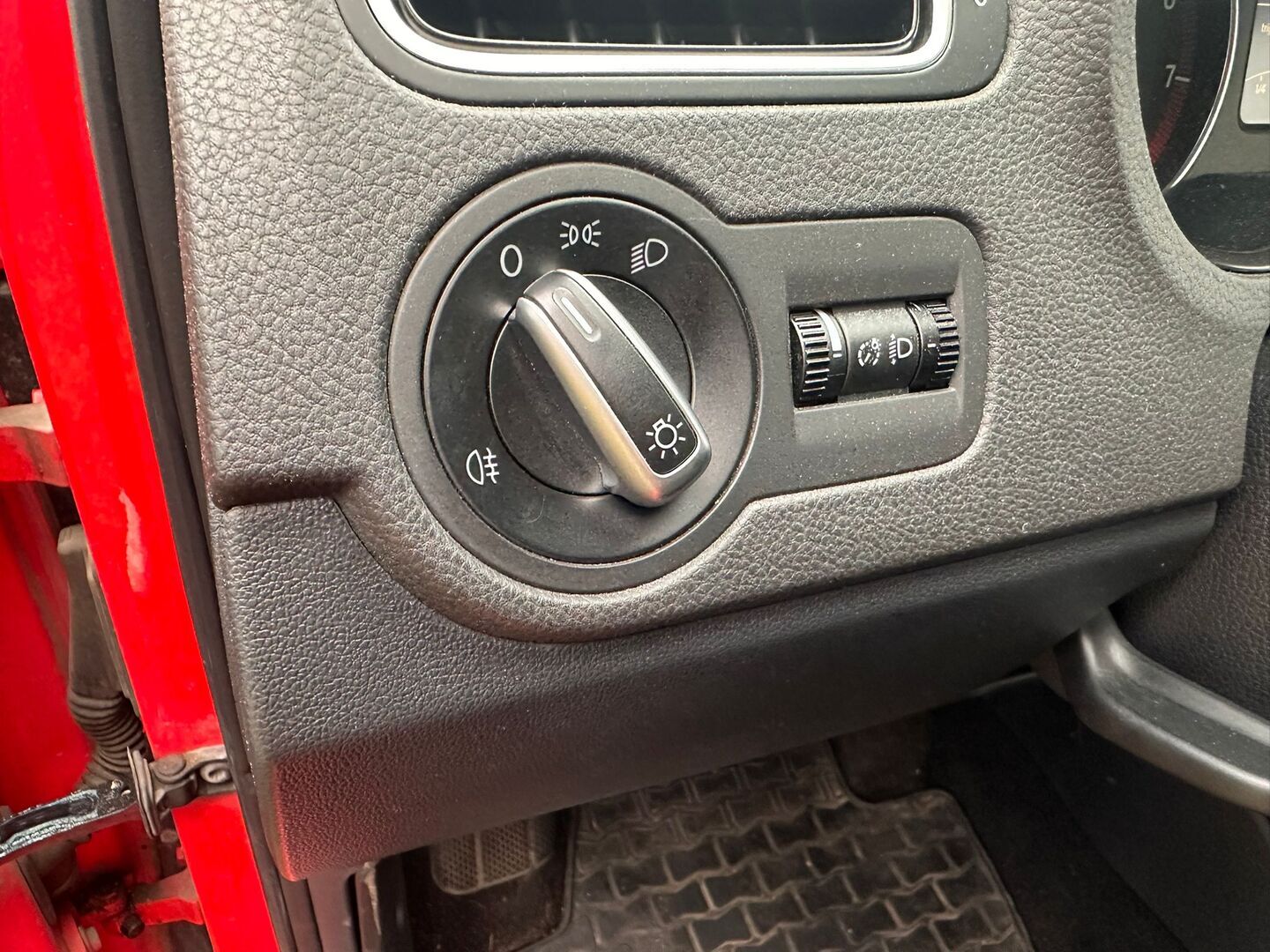 VOLKSWAGEN Polo 2012