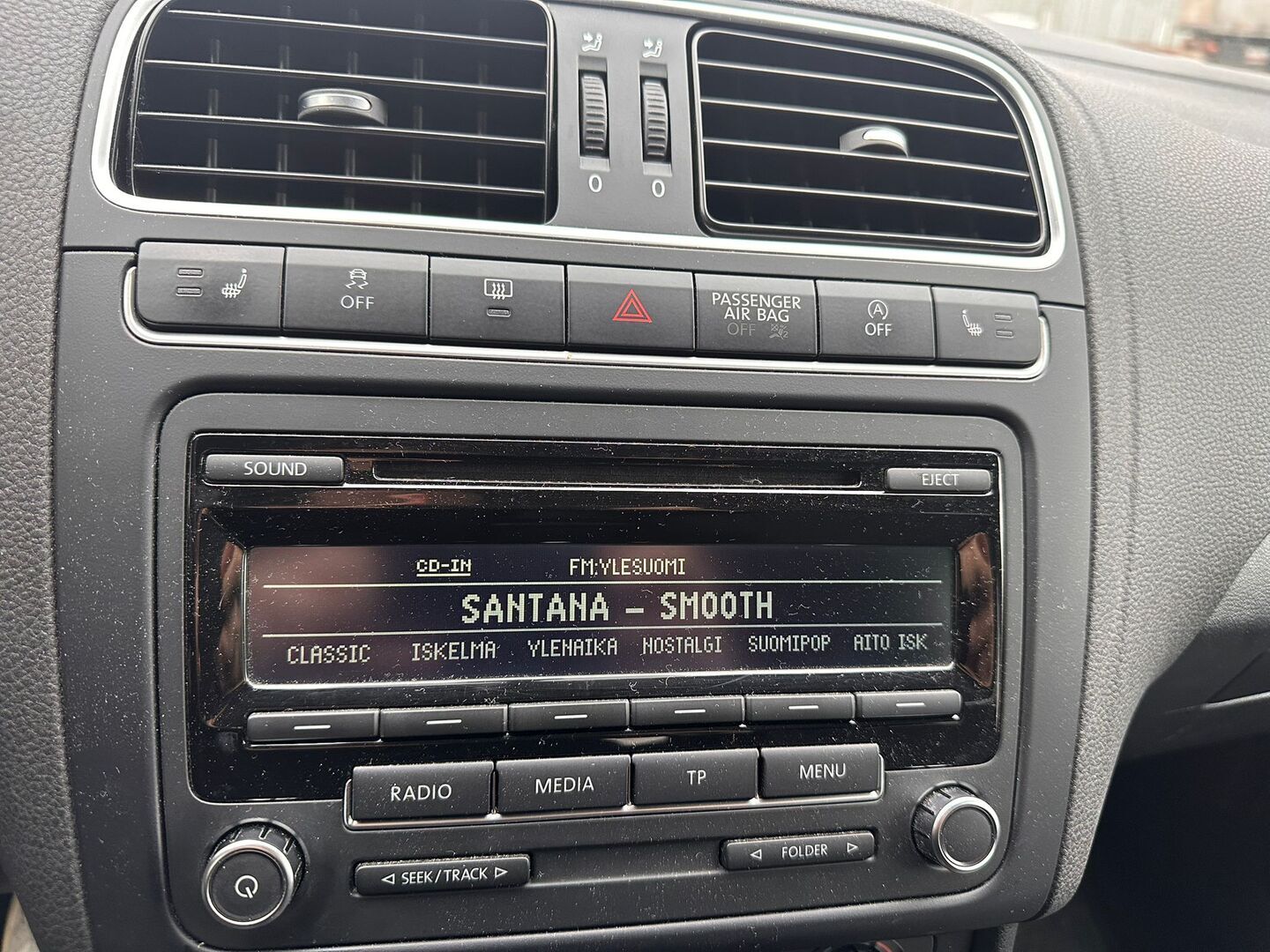 VOLKSWAGEN Polo 2012
