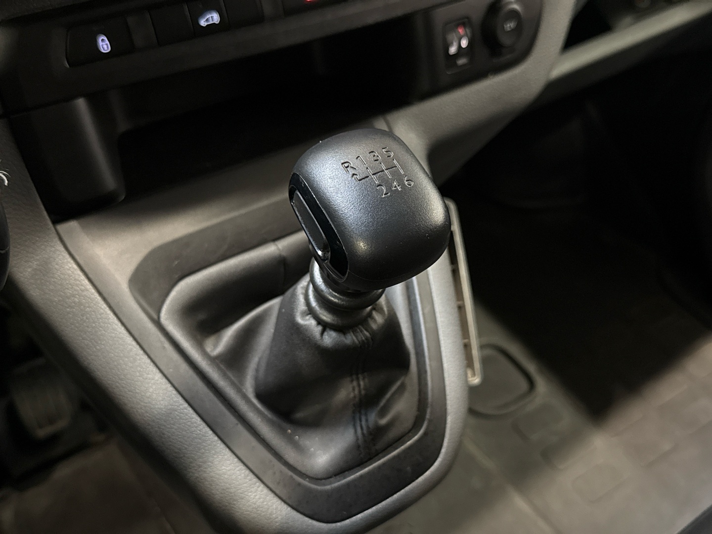 PEUGEOT Expert 2022