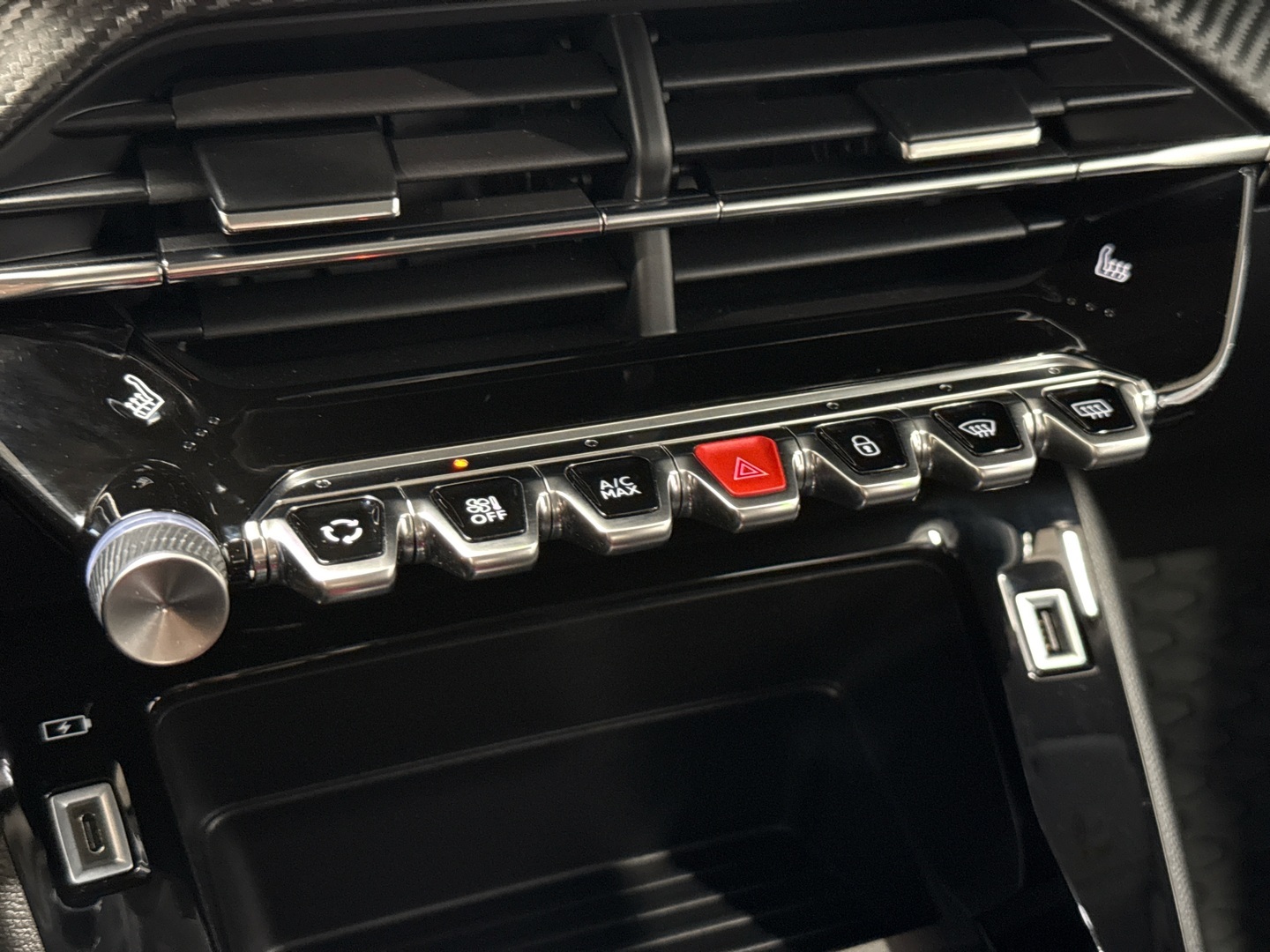 PEUGEOT e-2008 2020