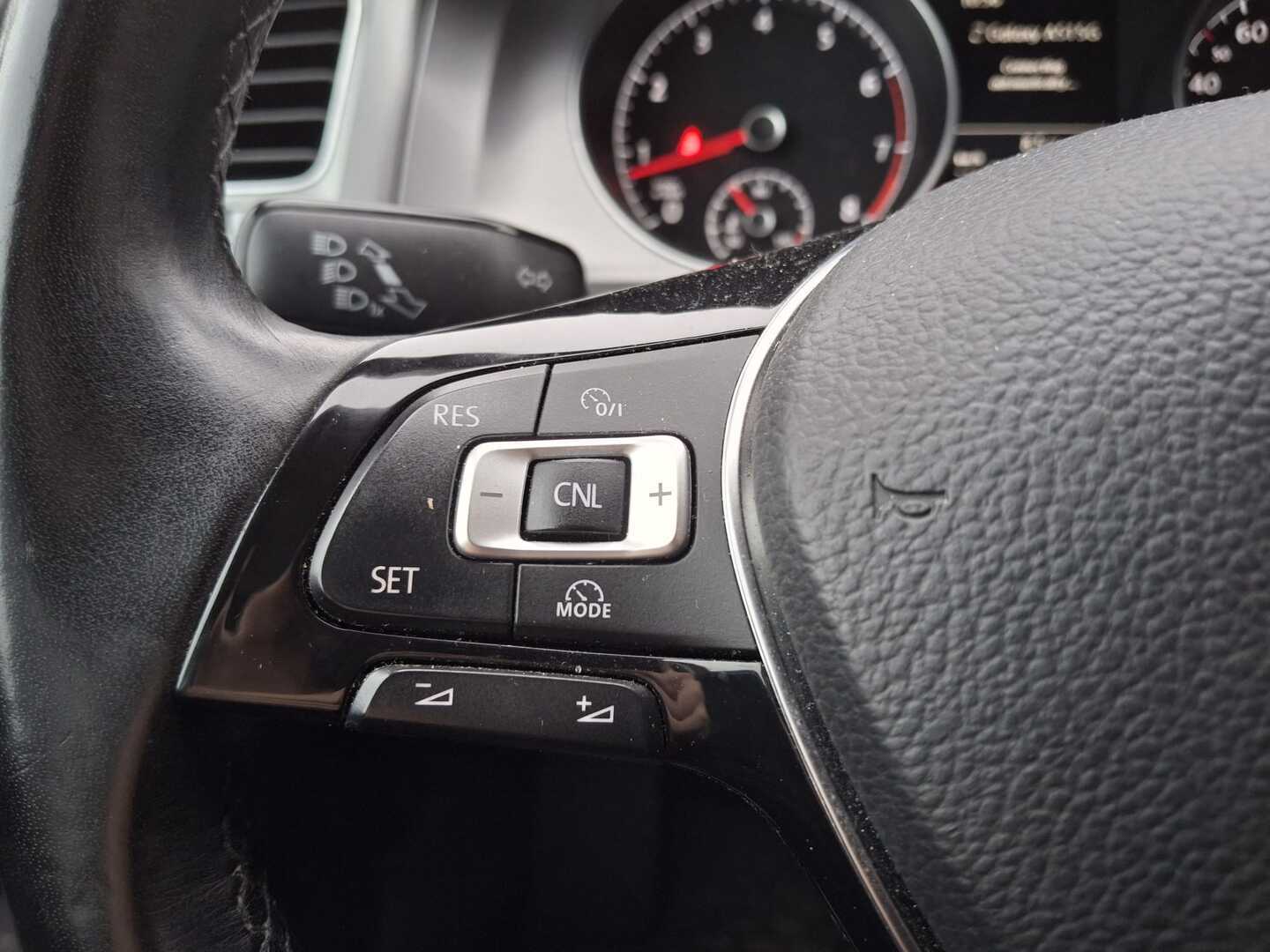 VOLKSWAGEN Golf 2013