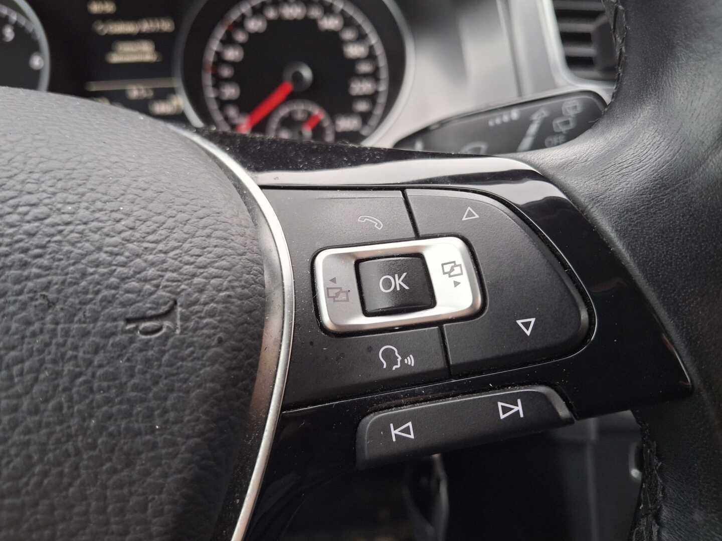 VOLKSWAGEN Golf 2013