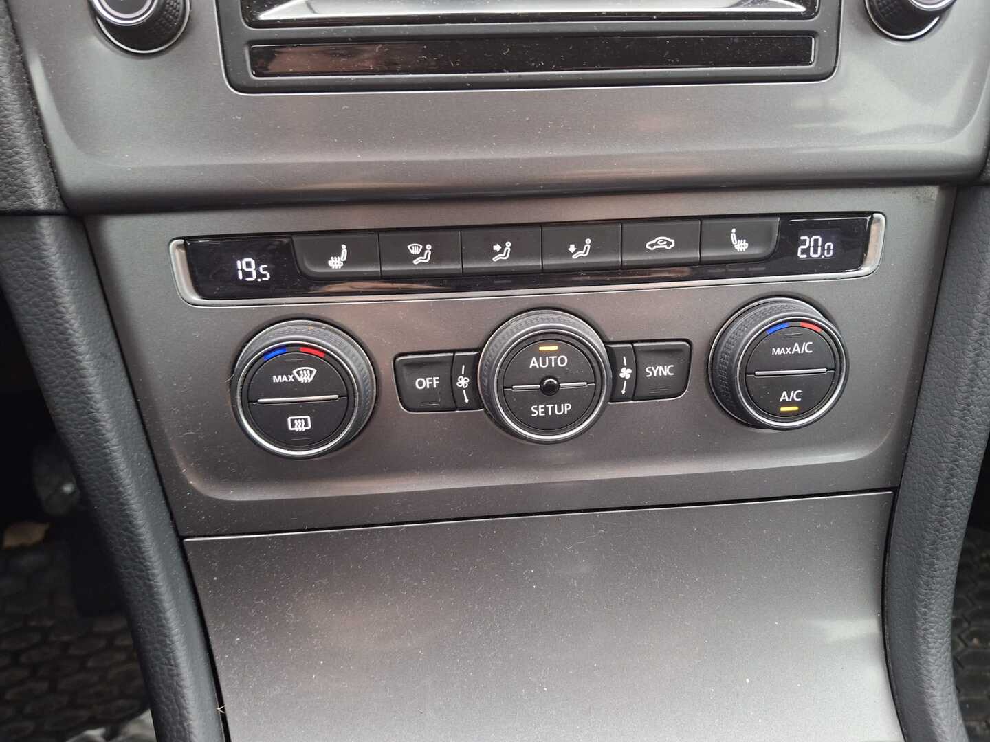 VOLKSWAGEN Golf 2013