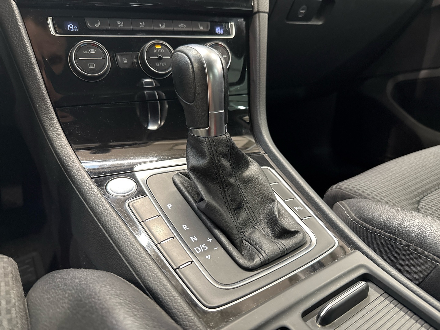 VOLKSWAGEN Golf 2014
