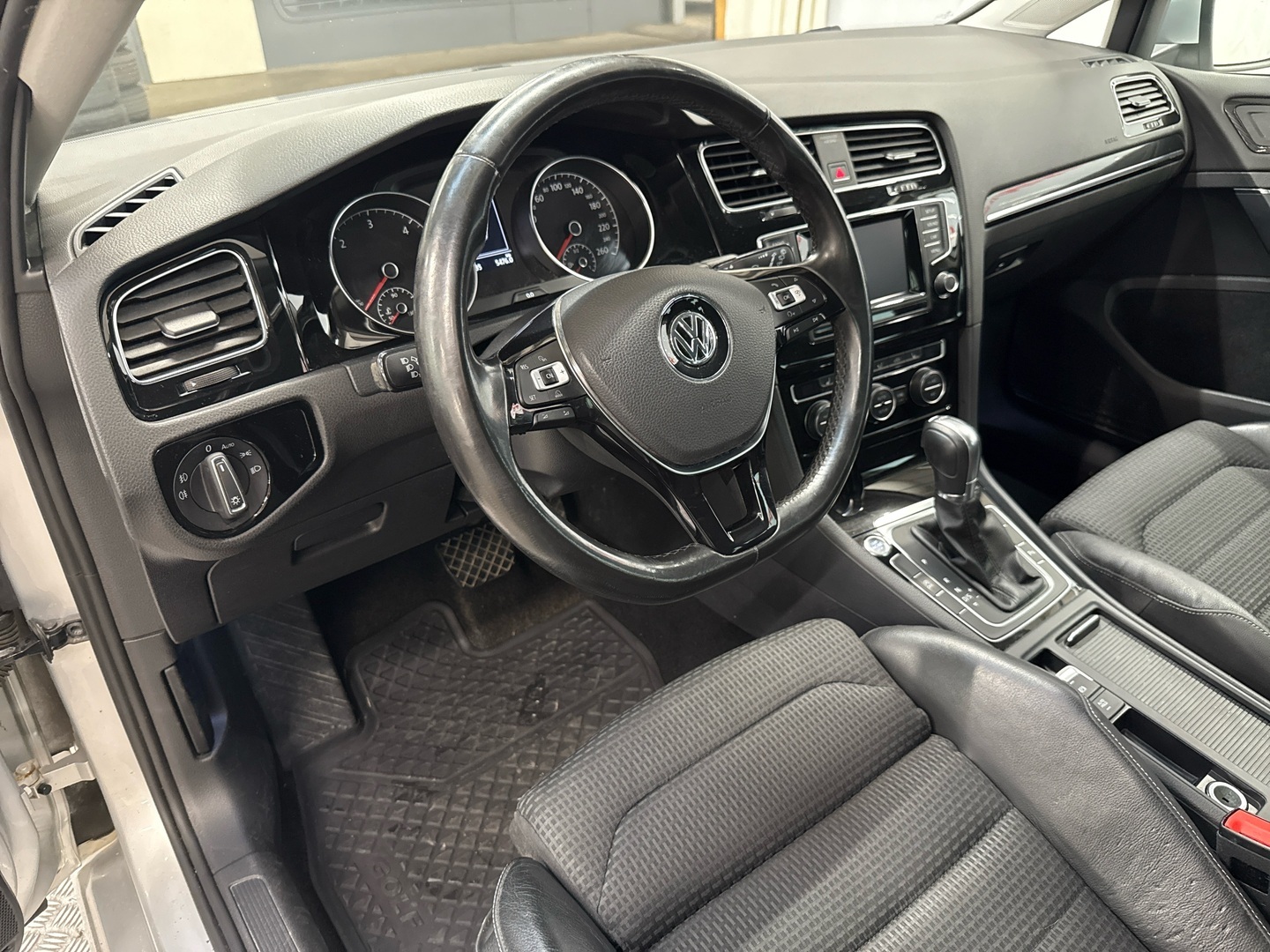 VOLKSWAGEN Golf 2014