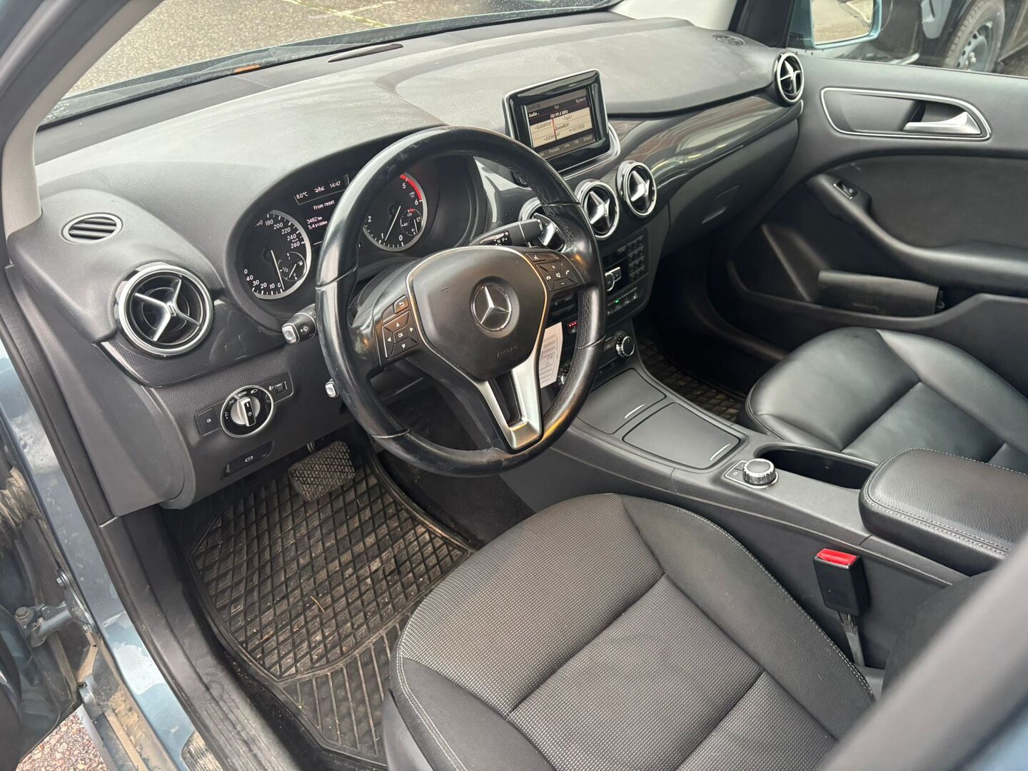 MERCEDES-BENZ B 2012