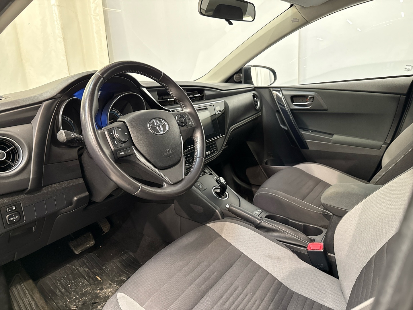 TOYOTA Auris 2015