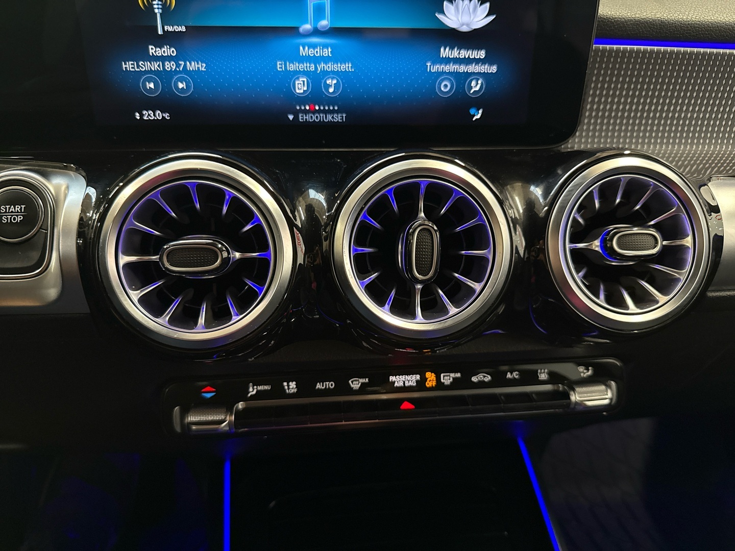MERCEDES-BENZ EQB 2023