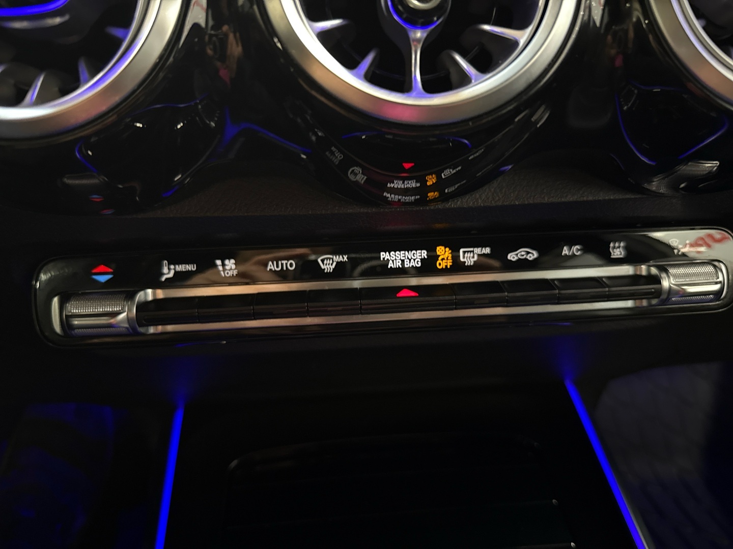 MERCEDES-BENZ EQB 2023