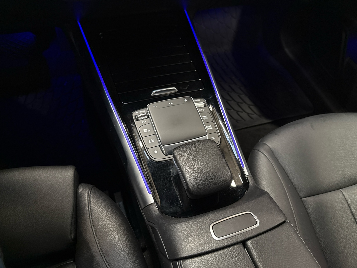 MERCEDES-BENZ EQB 2023