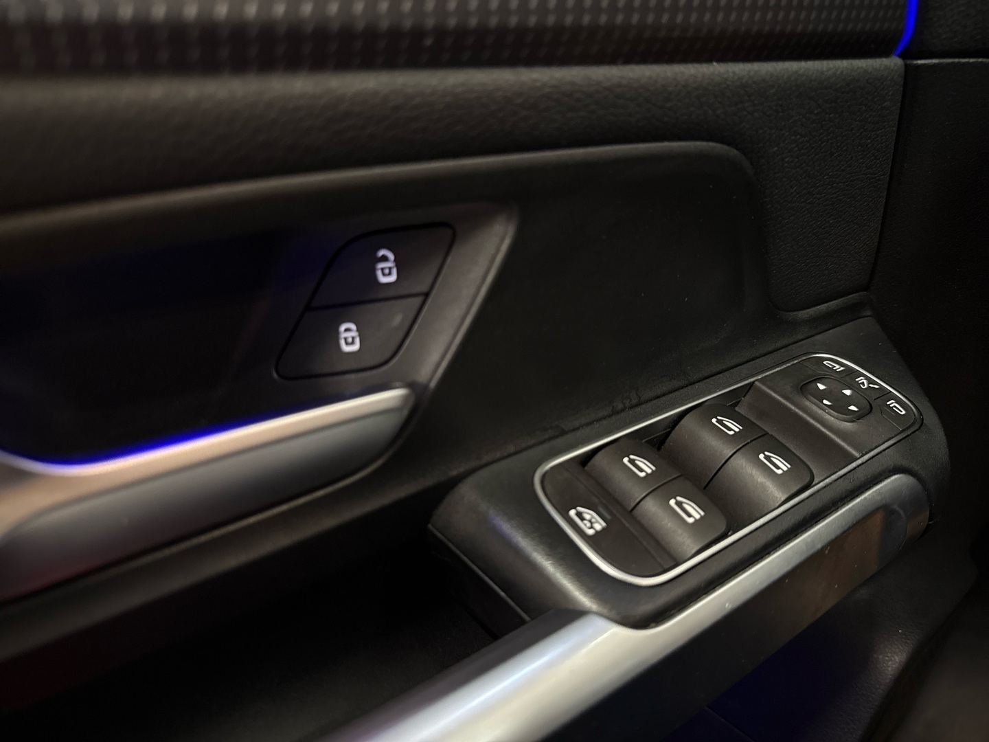 MERCEDES-BENZ EQB 2023