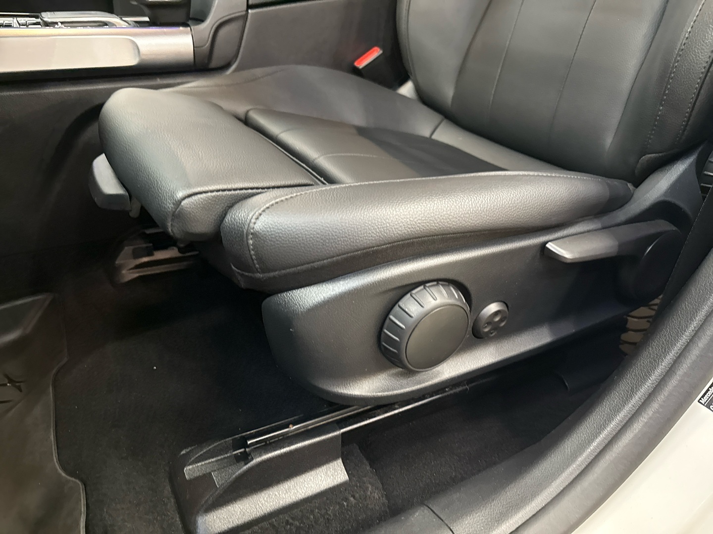 MERCEDES-BENZ EQB 2023