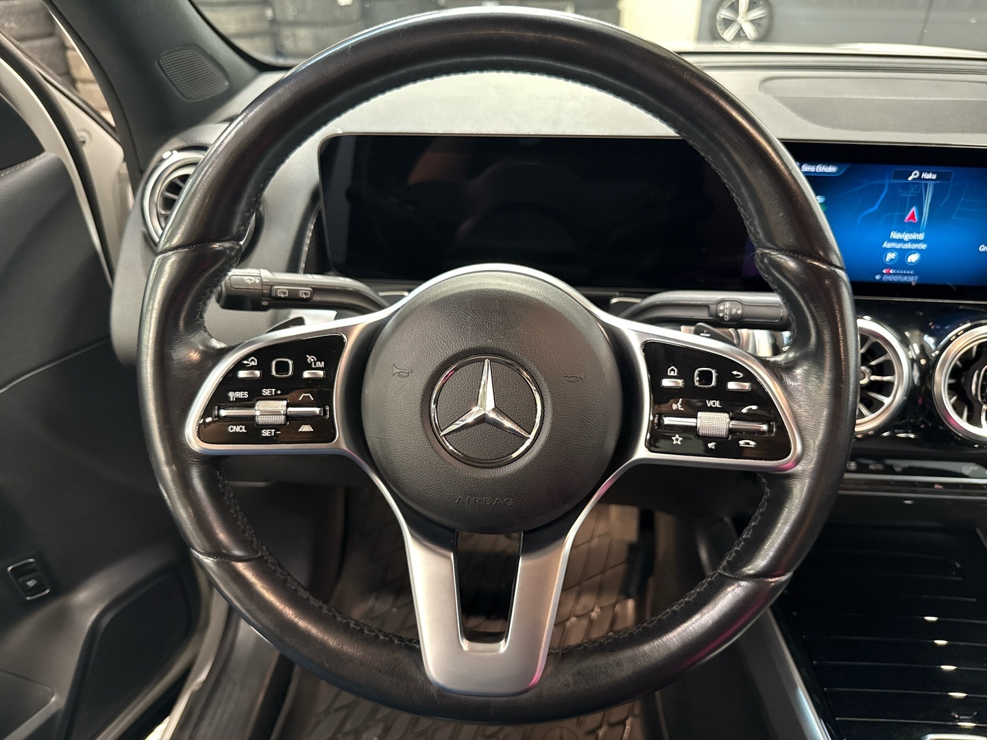 MERCEDES-BENZ EQB 2023