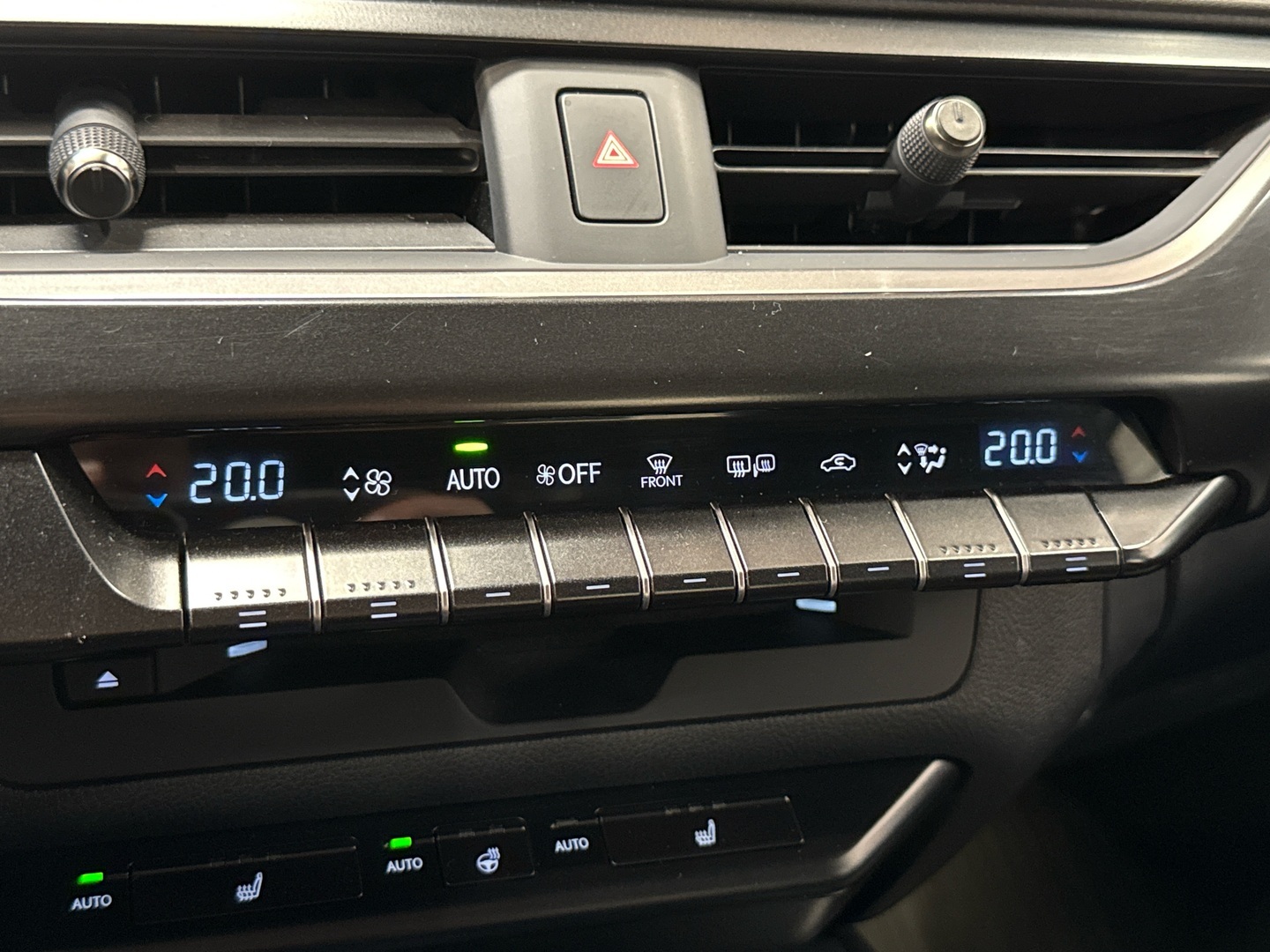 LEXUS UX 2020