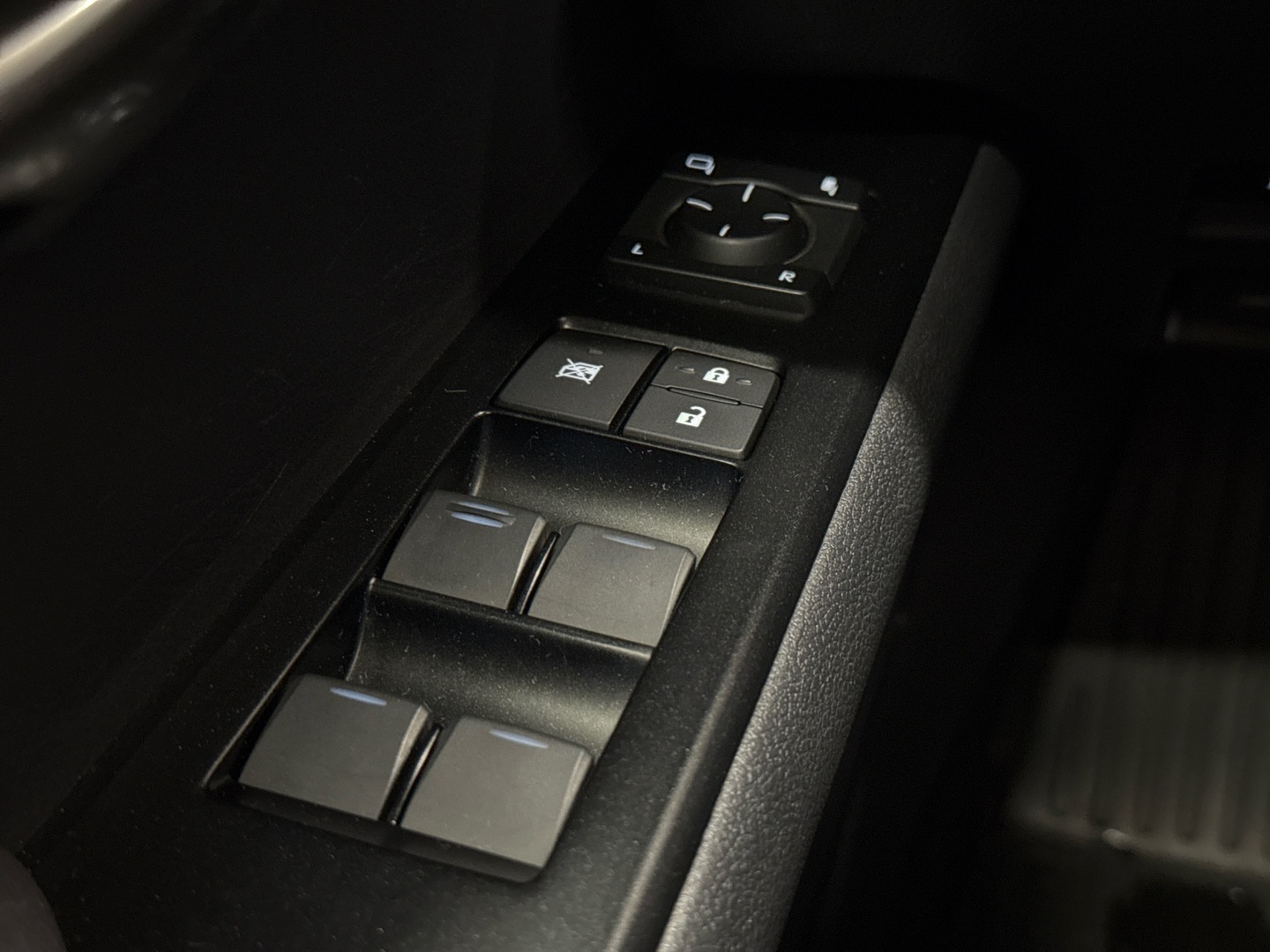 LEXUS UX 2020