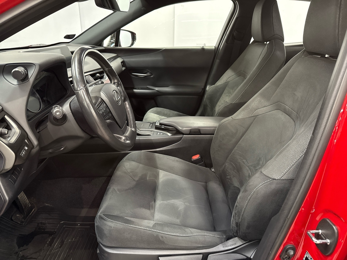 LEXUS UX 2020