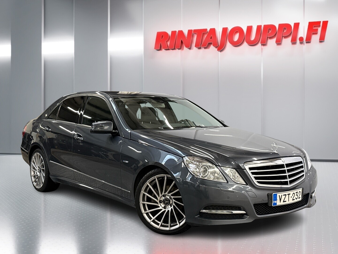 MERCEDES-BENZ E 2011