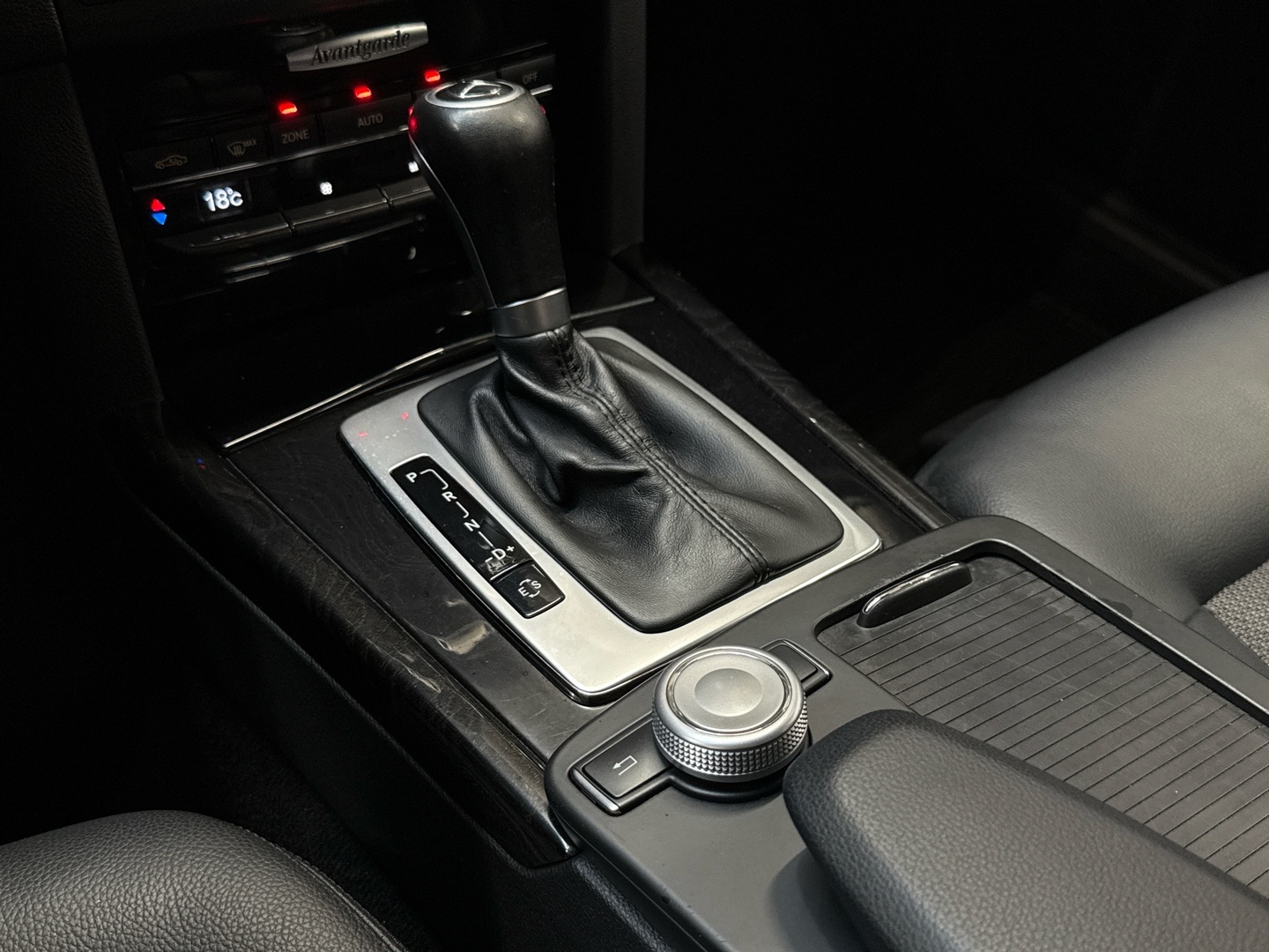 MERCEDES-BENZ E 2011