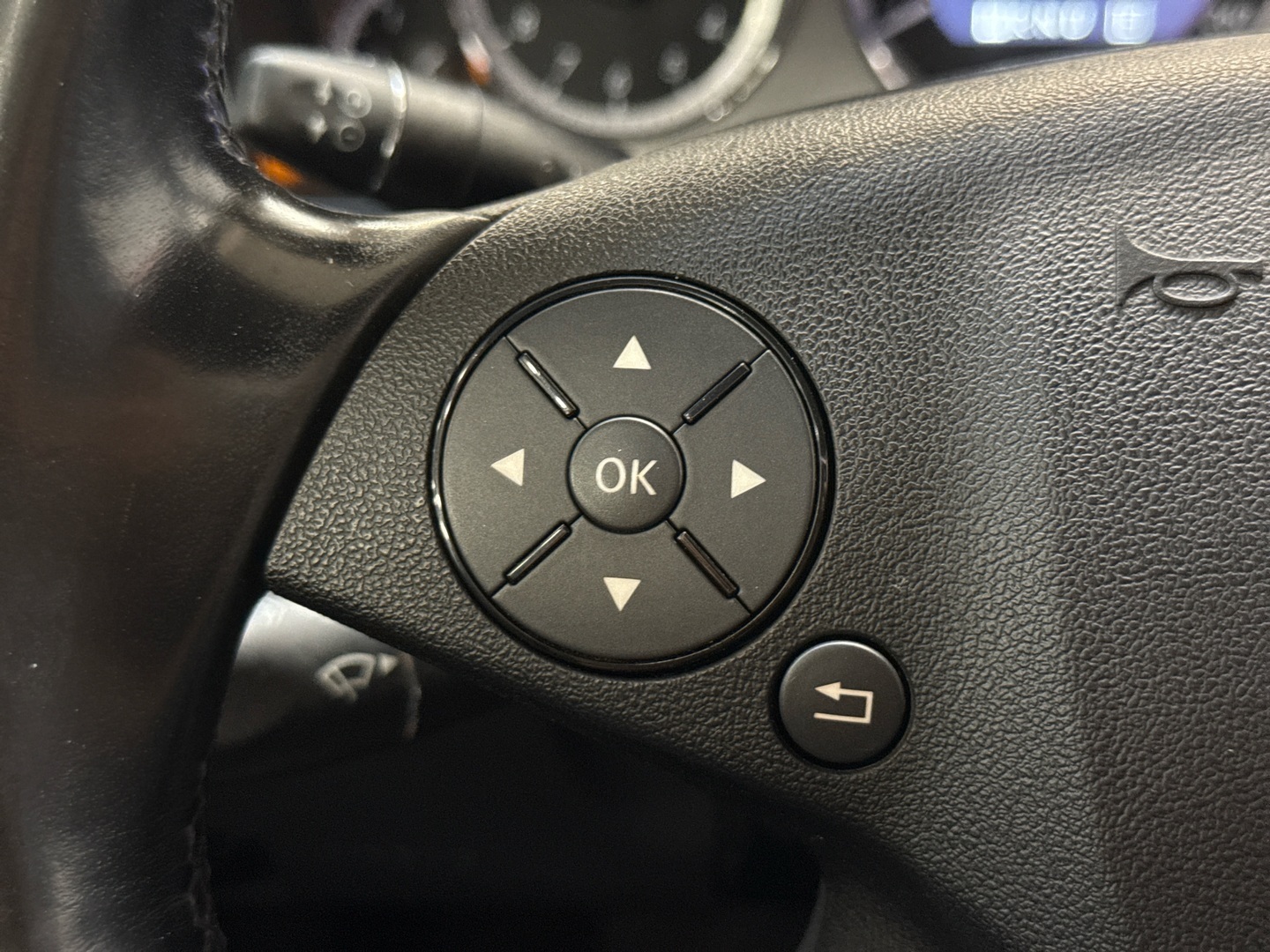 MERCEDES-BENZ E 2011