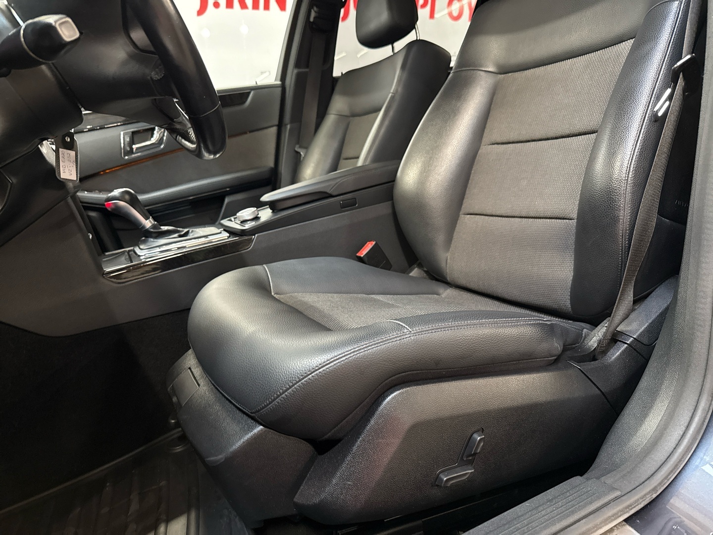 MERCEDES-BENZ E 2011