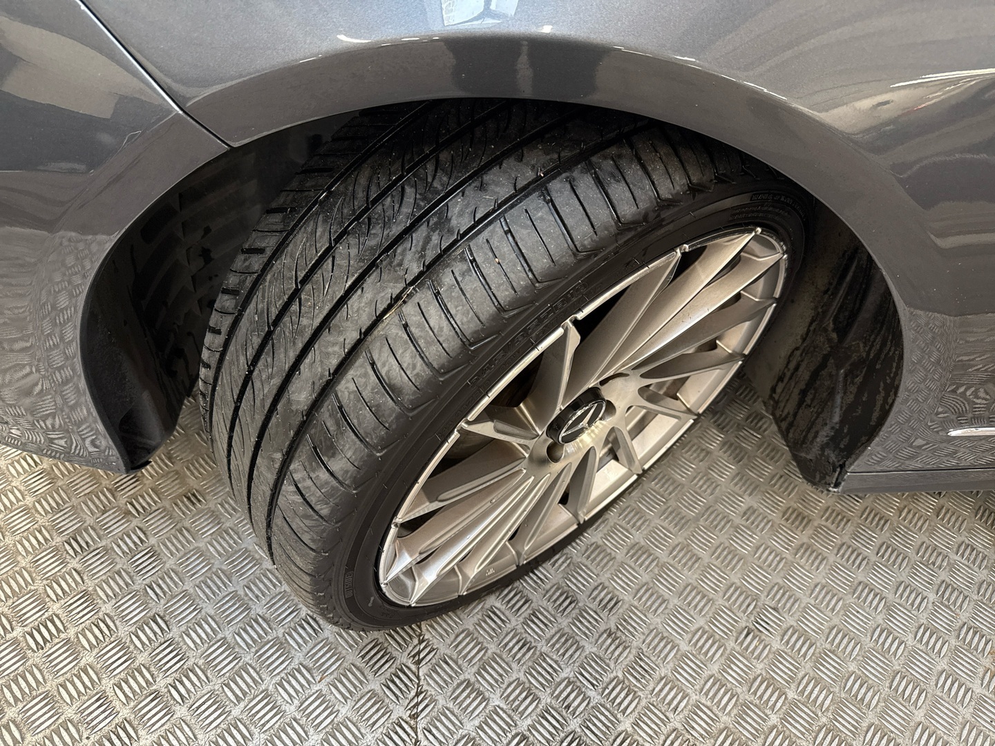 MERCEDES-BENZ E 2011